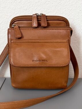 Fossil Leather Traveler Organizer Crossbody Bag in Cognac